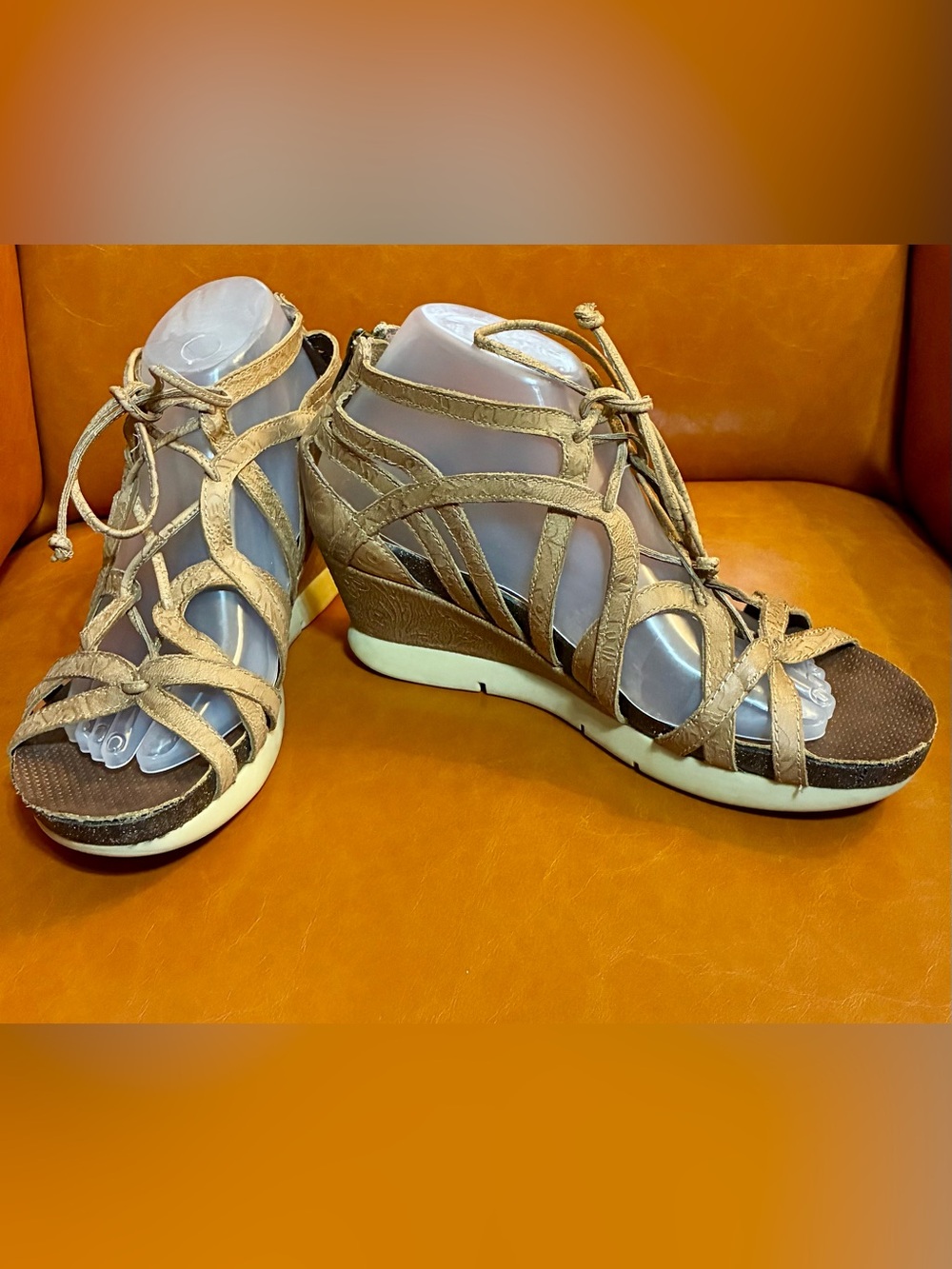 OTBT Size 9 Nomadic Gladiator Wedge Sandals Tan Leather Lace Up Back Zip